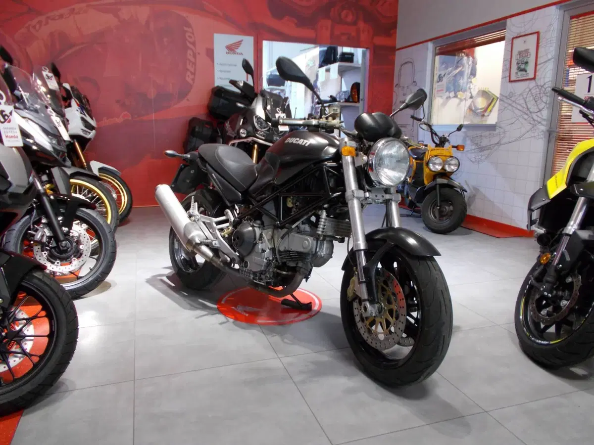 Ducati Monster 900 Dark I.E. (1999 - 02) (9)