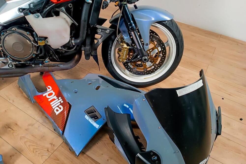Aprilia RSV 1000 R (2000 -  01) (4)