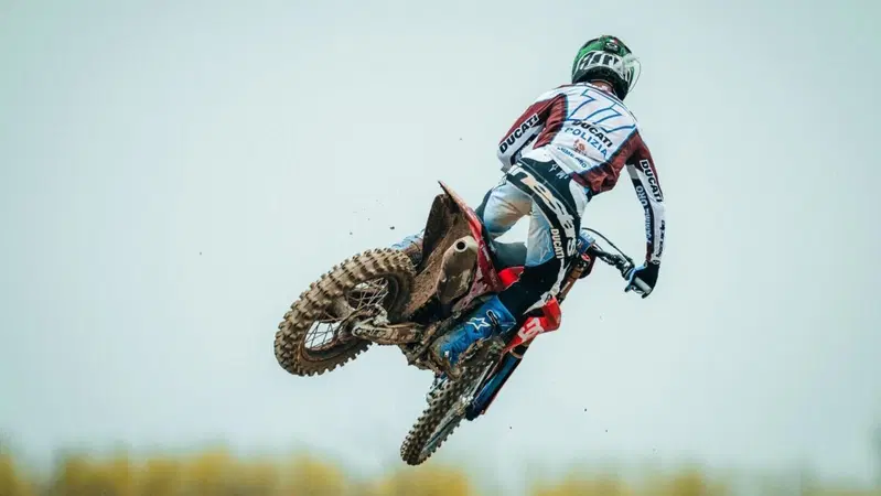 MXGP25 #6 News FLASH. Alessandro Lupino sulla Desmo450 MX al Gran premio di Svizzera 