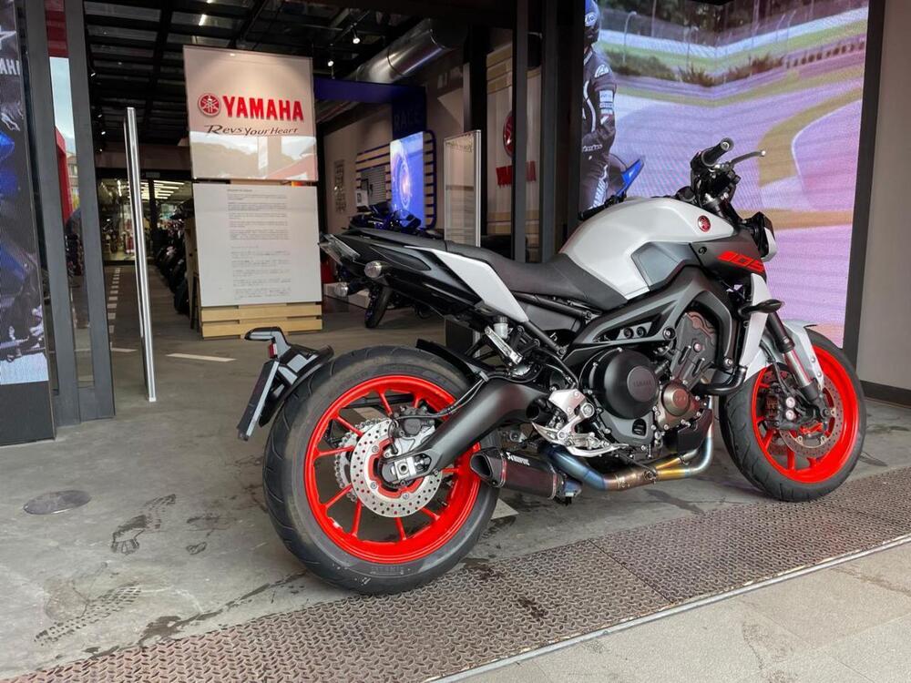 Yamaha MT-09 (2017 - 20) (2)