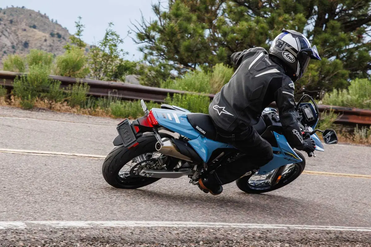 Suzuki DR-Z4: a Eicma 2024 il ritorno di una leggenda in versione Dual Sport e Supermotard [VIDEO] (4)