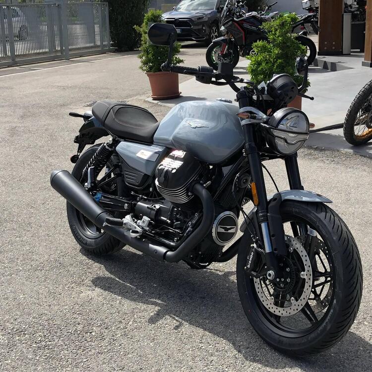 Moto Guzzi V7 Sport (2025) (2)