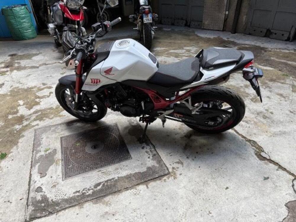 Honda CB 750 Hornet (2023 - 24) (3)