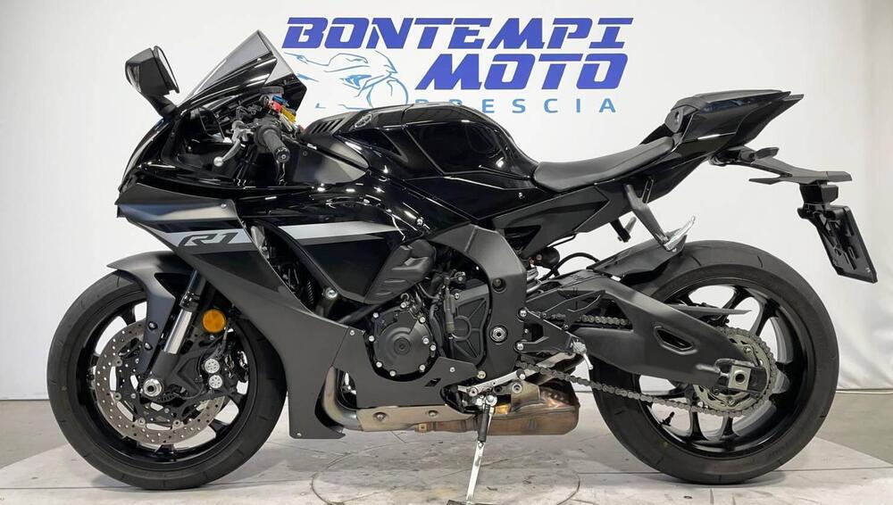 Yamaha YZF R1 (2020 - 25) (2)