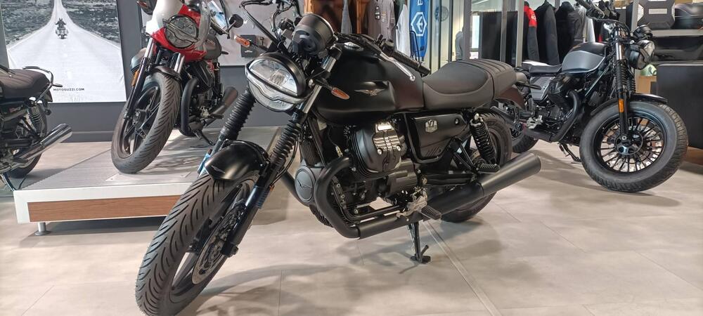 Moto Guzzi V7 Stone (2021 - 24)