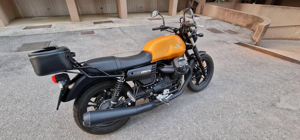 Moto Guzzi V7 III Stone (2017 - 20)