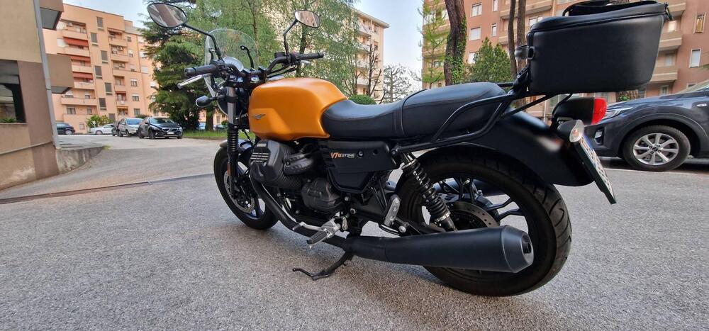 Moto Guzzi V7 III Stone (2017 - 20) (2)