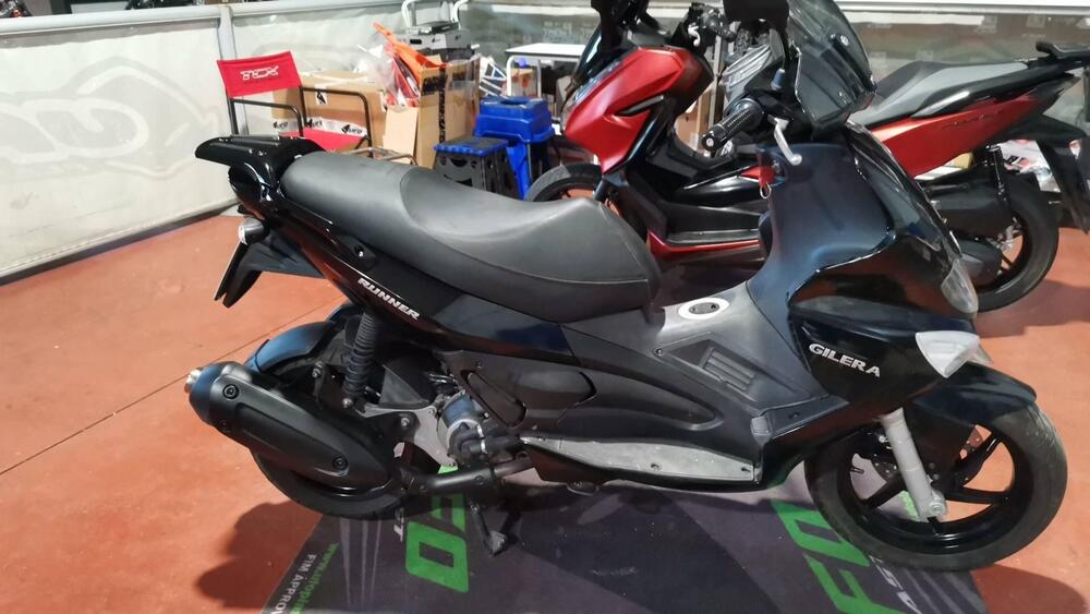 Gilera Runner 200 ST (2)