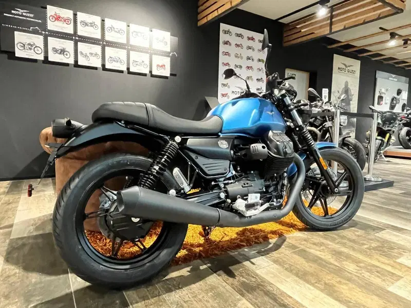 Moto Guzzi V7 Stone (2025 - 26) (4)