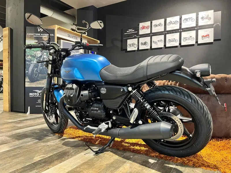 Moto Guzzi V7 Stone (2025 - 26) (5)
