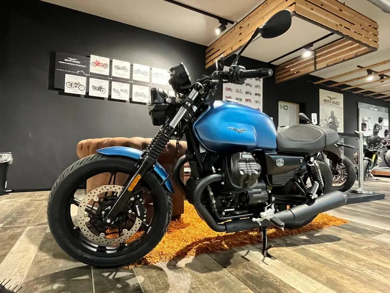 Moto Guzzi V7 Stone (2025 - 26) (3)