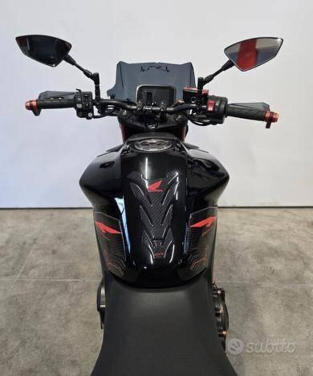 Honda CB 750 Hornet (2023 - 24) (4)