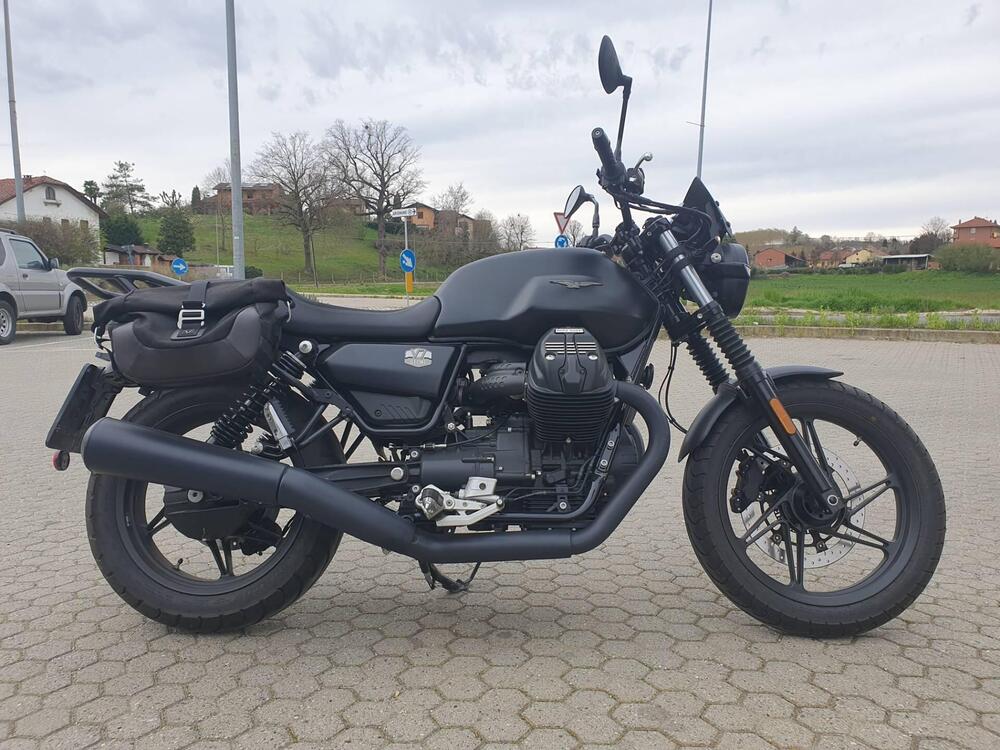 Moto Guzzi V7 Stone (2021 - 24)