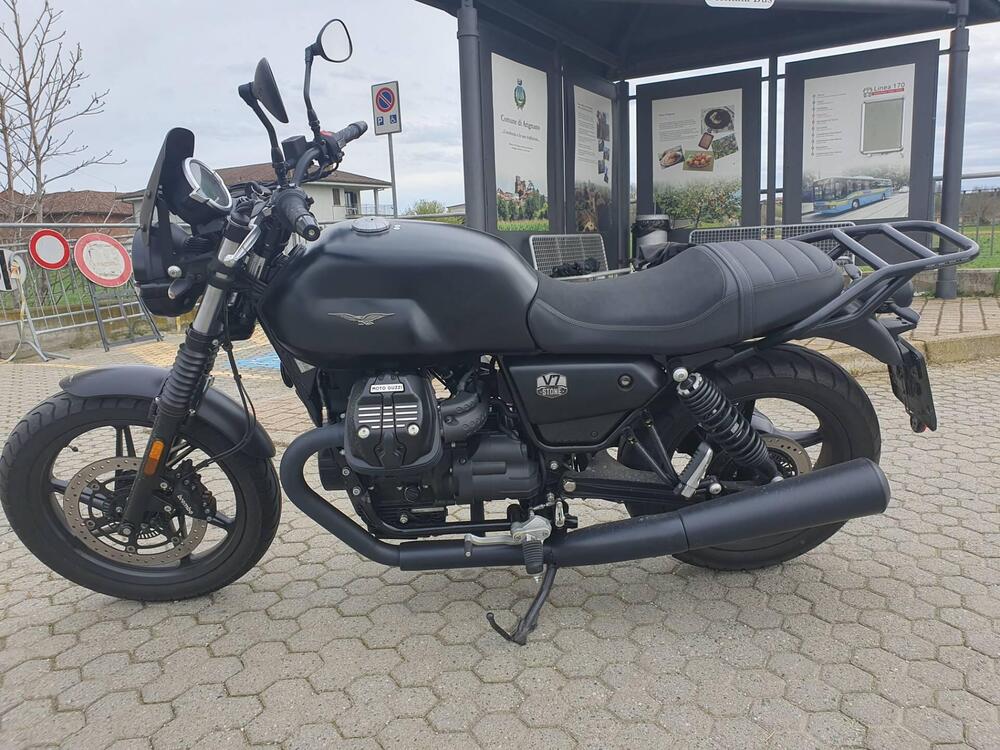 Moto Guzzi V7 Stone (2021 - 24) (2)