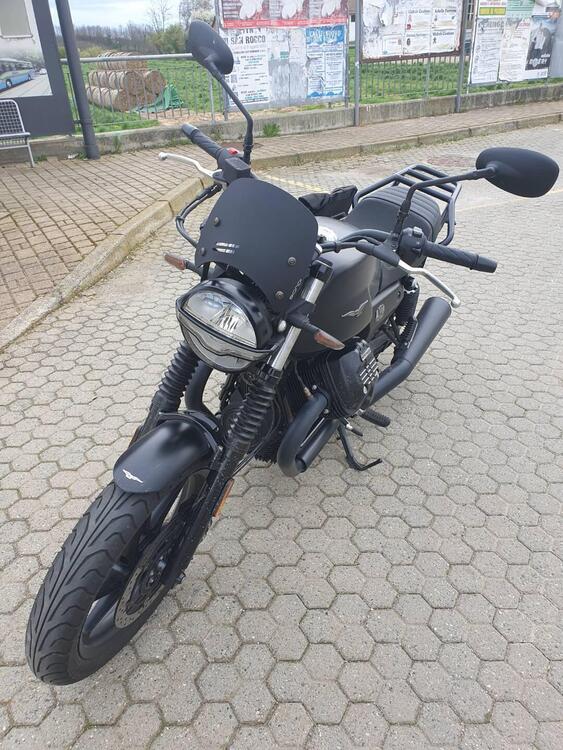 Moto Guzzi V7 Stone (2021 - 24) (3)