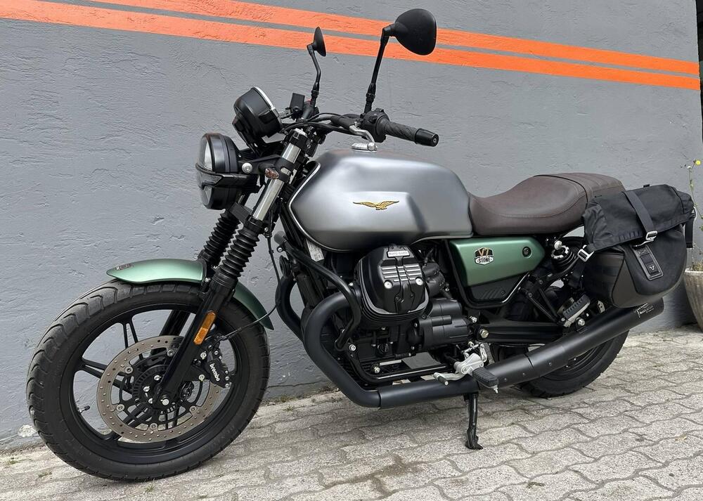 Moto Guzzi V7 Stone Centenario (2021 - 22) (2)