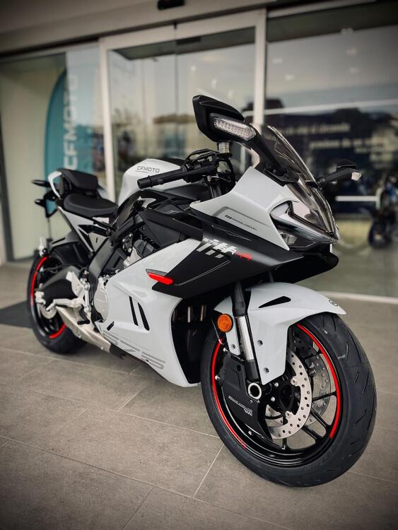 CFMOTO 675SR-R (2025)
