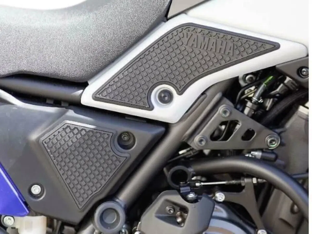 YAMAHA Adesivi serbatoio anti scivolo Ténéré 700 2 (2)
