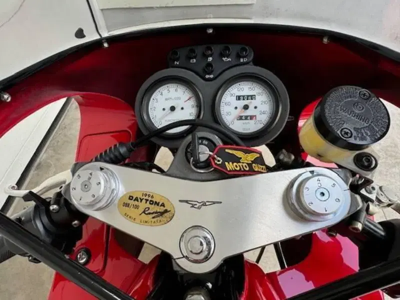 Moto Guzzi Daytona 1.000 Racing 88 di 100 (11)