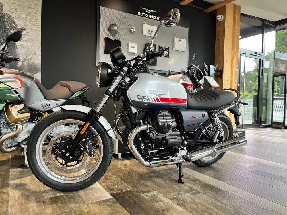 Moto Guzzi V7 Special (2021 - 24) (2)