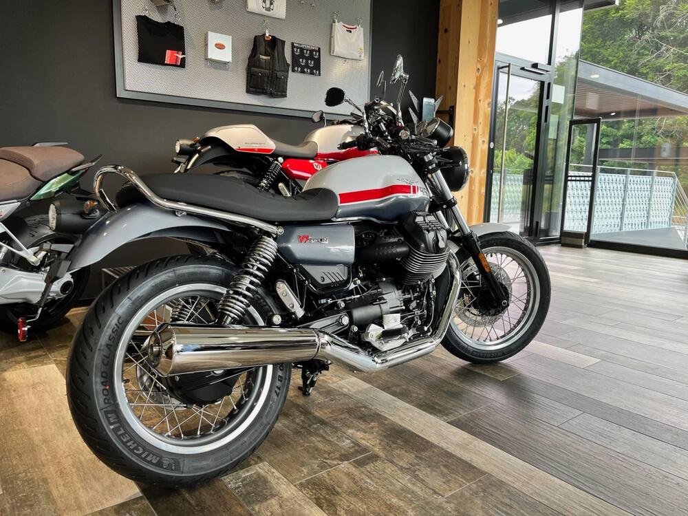 Moto Guzzi V7 Special (2021 - 24) (4)