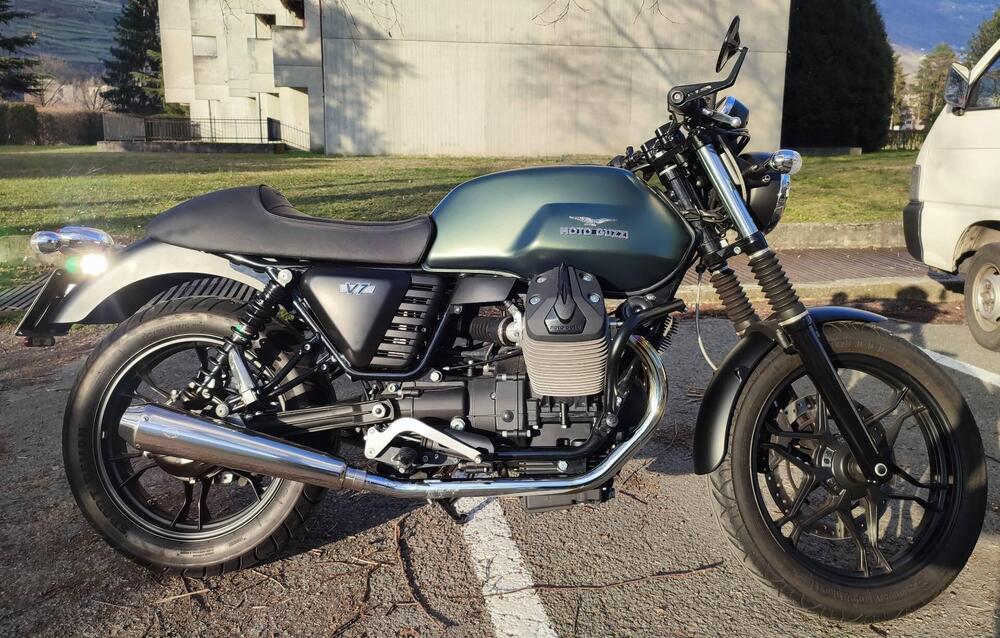 Moto Guzzi V7 Stone (2012 - 15)