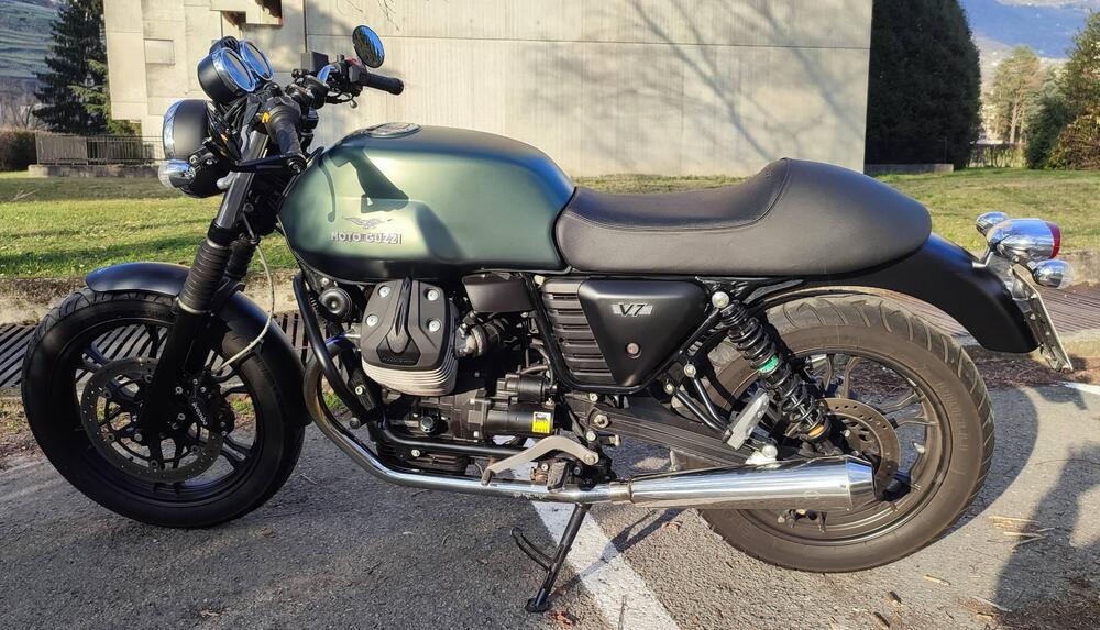 Moto Guzzi V7 Stone (2012 - 15) (2)