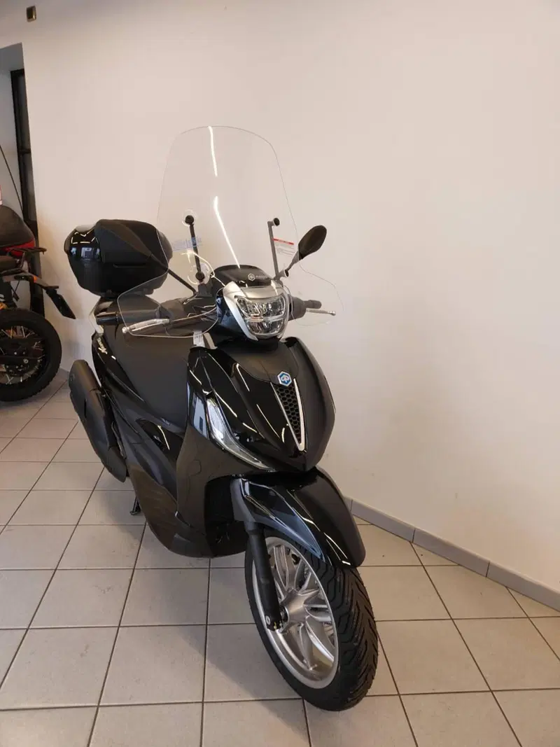 Piaggio Beverly 400 (2025 - 26) (2)