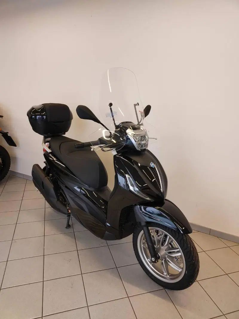 Piaggio Beverly 400 (2025 - 26) (4)
