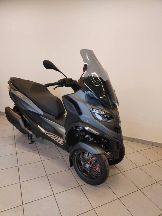 Piaggio MP3 530 Hpe Exclusive (2025) (2)