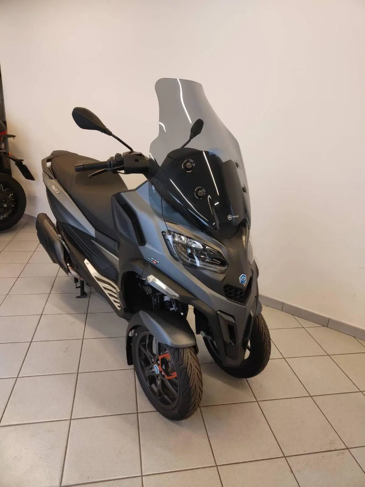 Piaggio MP3 530 Hpe Exclusive (2025 - 26) (3)