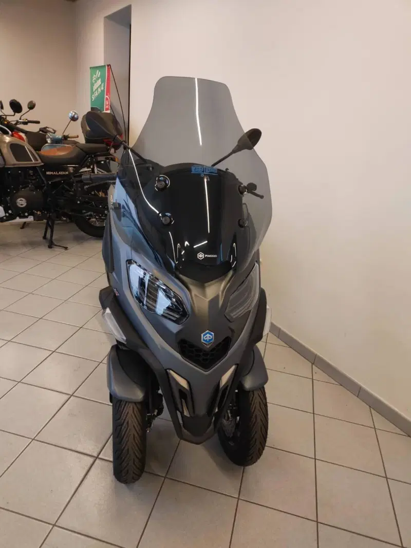 Piaggio MP3 530 Hpe Exclusive (2025 - 26) (4)