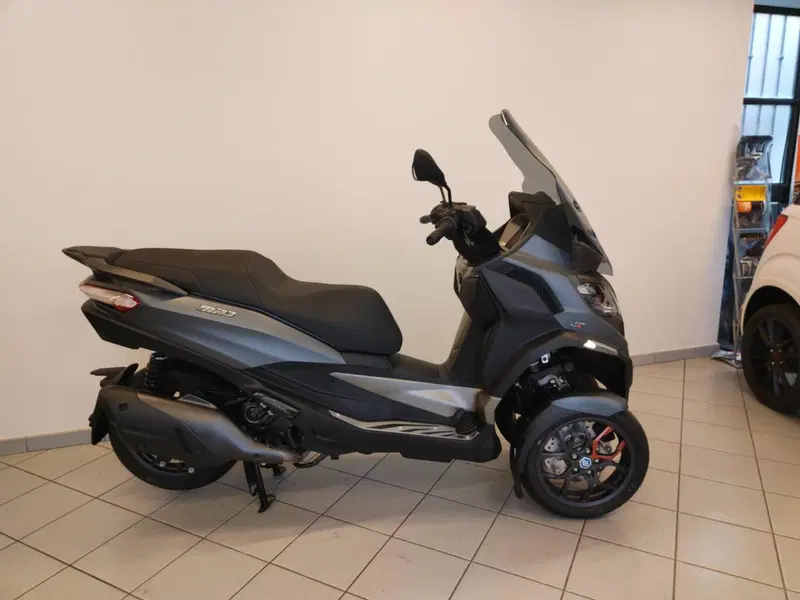 Piaggio MP3 530 Hpe Exclusive (2025 - 26) (5)