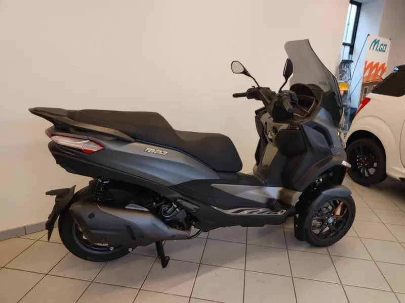 Piaggio MP3 530 Hpe Exclusive (2025 - 26) (7)