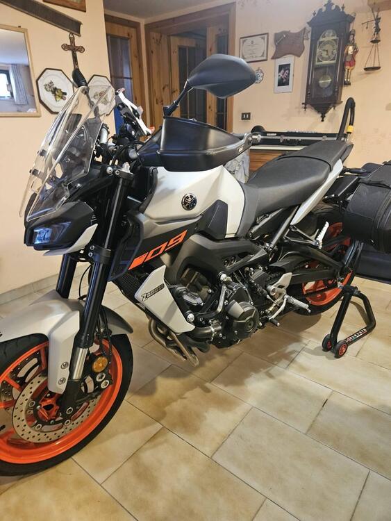 Yamaha MT-09 (2017 - 20) (2)