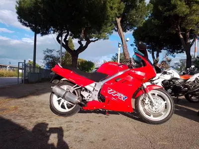 Honda vFR 750 F d'epoca