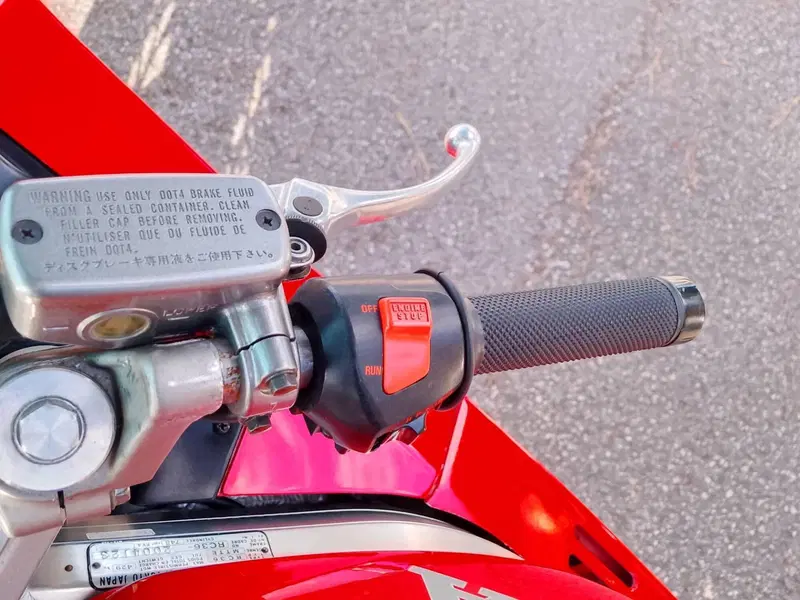 Honda vFR 750 F (3)