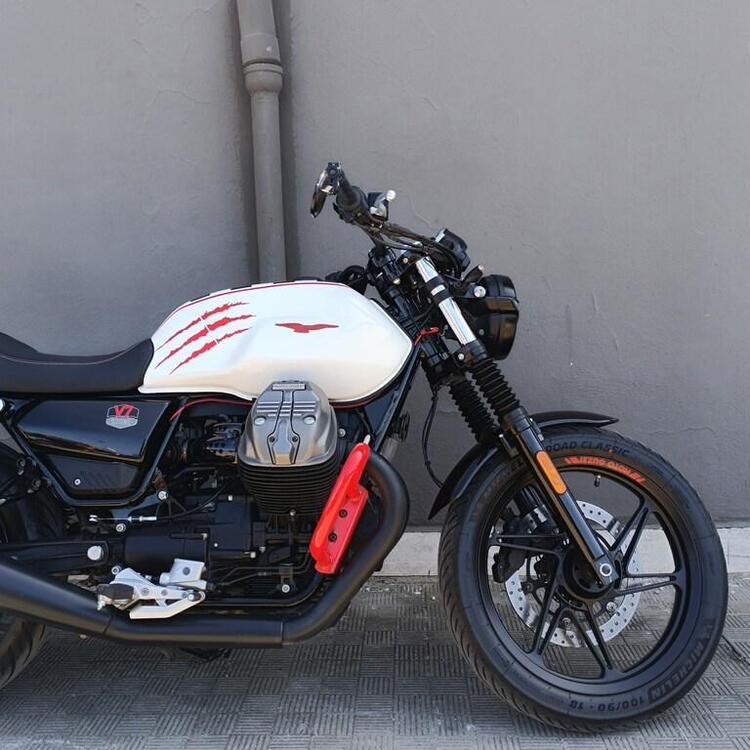 Moto Guzzi V7 Stone Ten (2024 - 25) (3)
