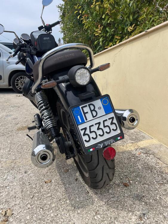 Moto Guzzi V7 Special (2021 - 24) (2)