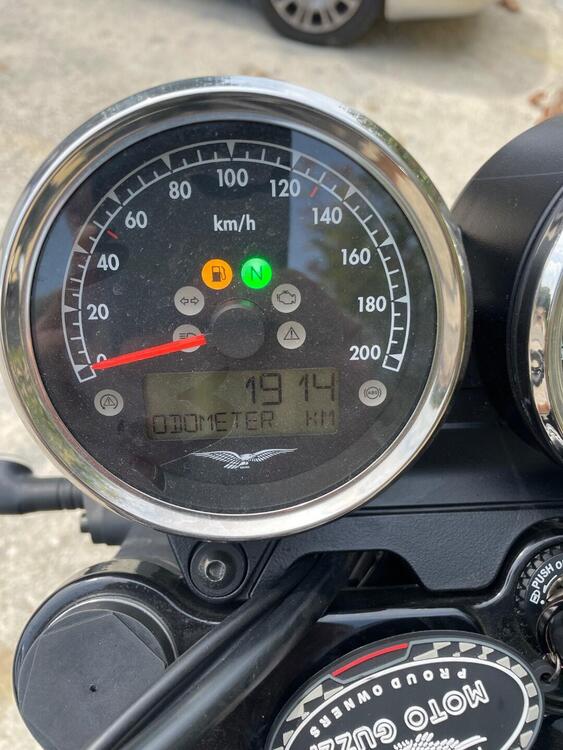 Moto Guzzi V7 Special (2021 - 24) (4)