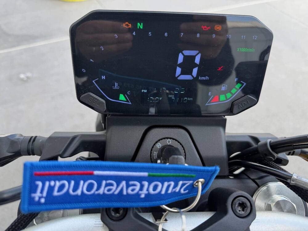 Voge Trofeo 350AC (2022 - 25) (2)