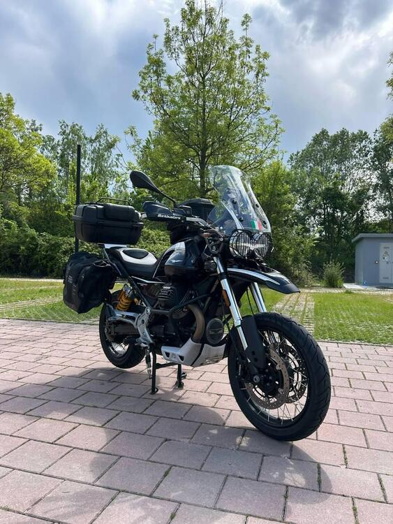 Moto Guzzi V85 TT Guardia d'Onore (2022 - 23)