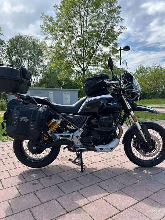 Moto Guzzi V85 TT Guardia d'Onore (2022 - 23) (3)