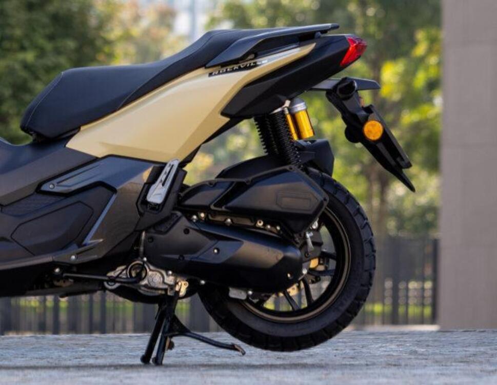 Um Italia Rockville 125 (2025) (2)