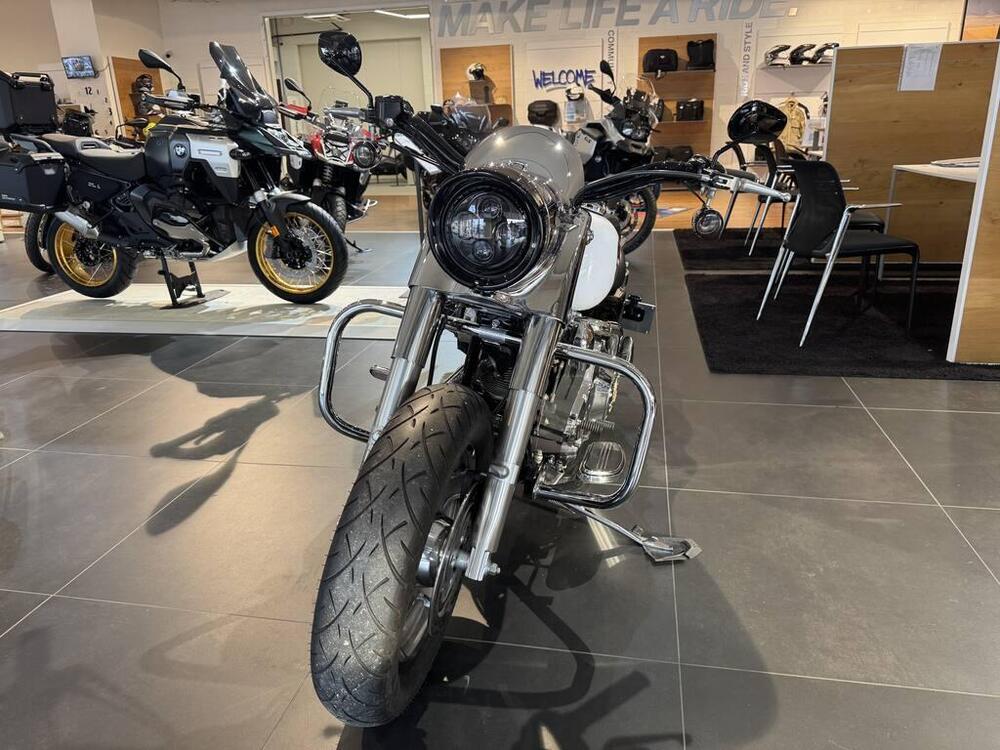 Harley-Davidson 1450 Road King Custom (2002 - 04) - FLHRSI (4)