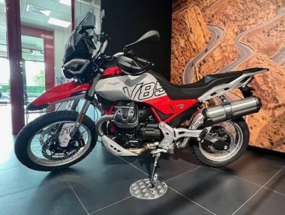Moto Guzzi V85 TT (2024 - 25) (2)