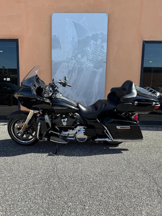 Harley-Davidson 114 Road Glide Ultra (2019) - FLTRXU (3)