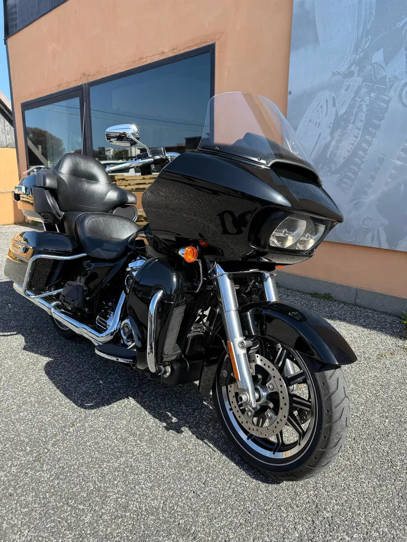 Harley-Davidson 114 Road Glide Ultra (2019) - FLTRXU (7)