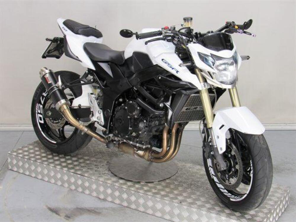 Suzuki GSR 750 (2010 - 15) (2)