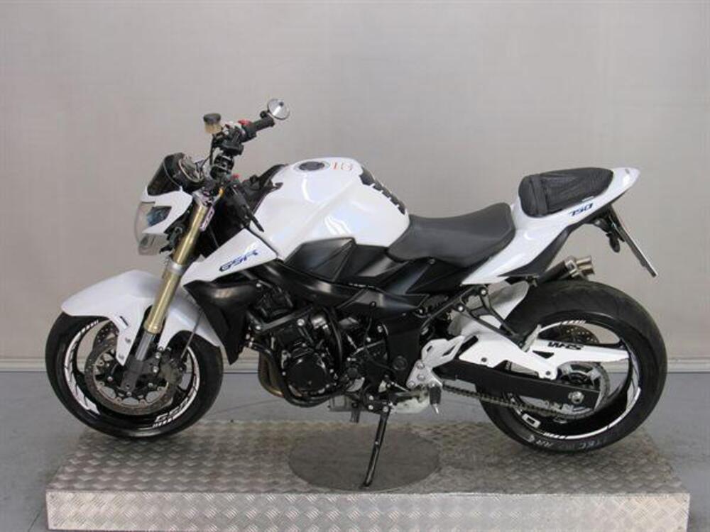 Suzuki GSR 750 (2010 - 15) (4)